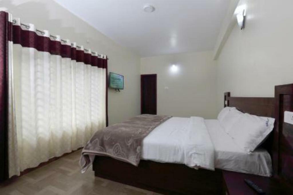 Pine Hill suites Ooty Extérieur photo